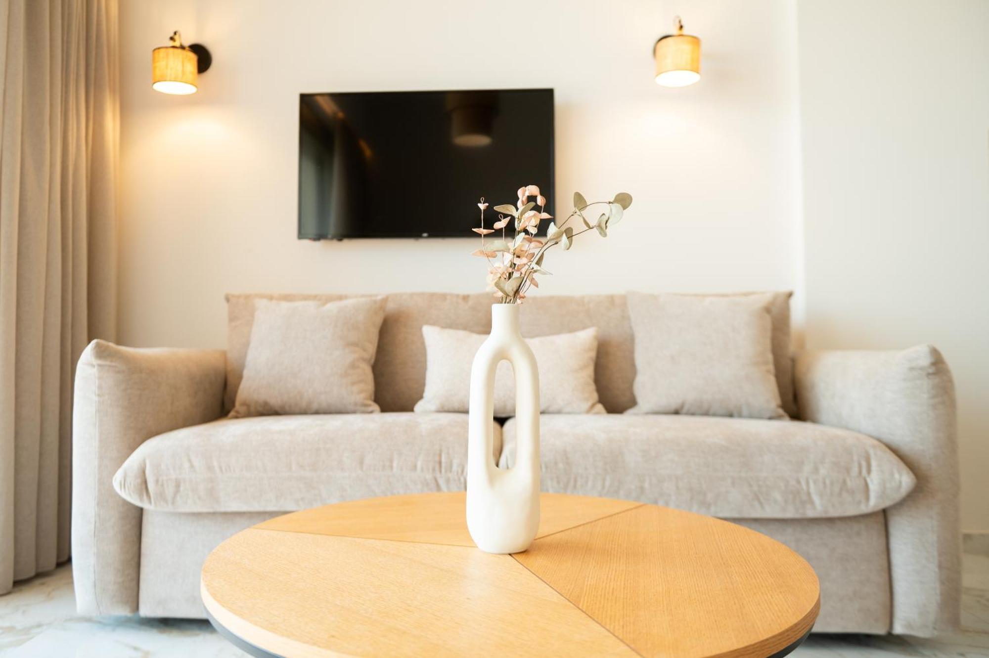 Petradi Suites Каламата Екстериор снимка