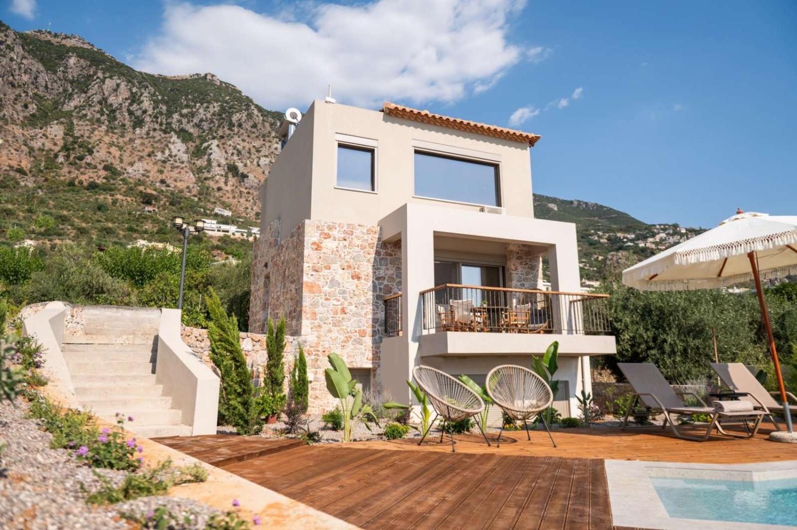 Petradi Suites Каламата Екстериор снимка