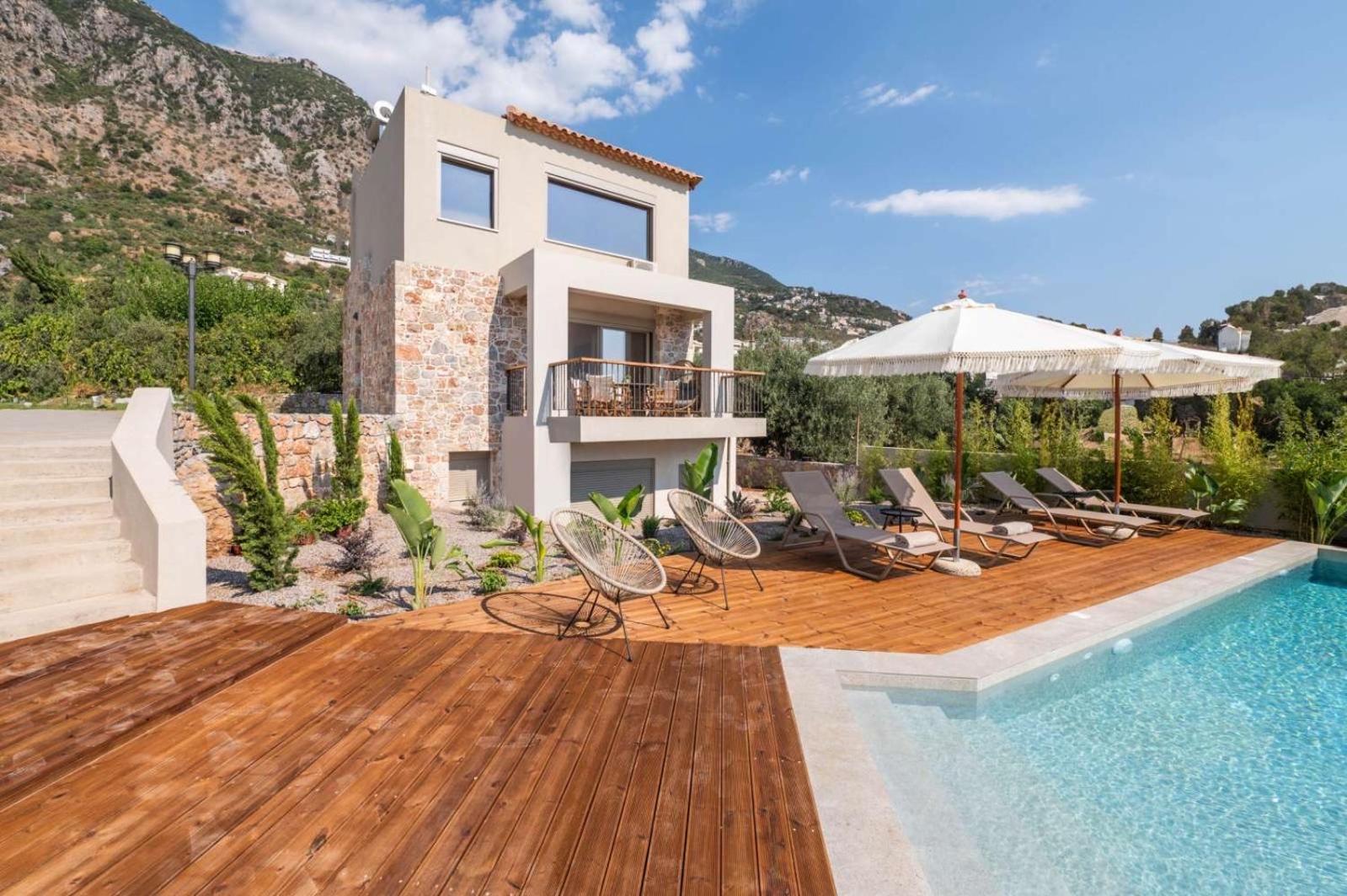 Petradi Suites Каламата Екстериор снимка