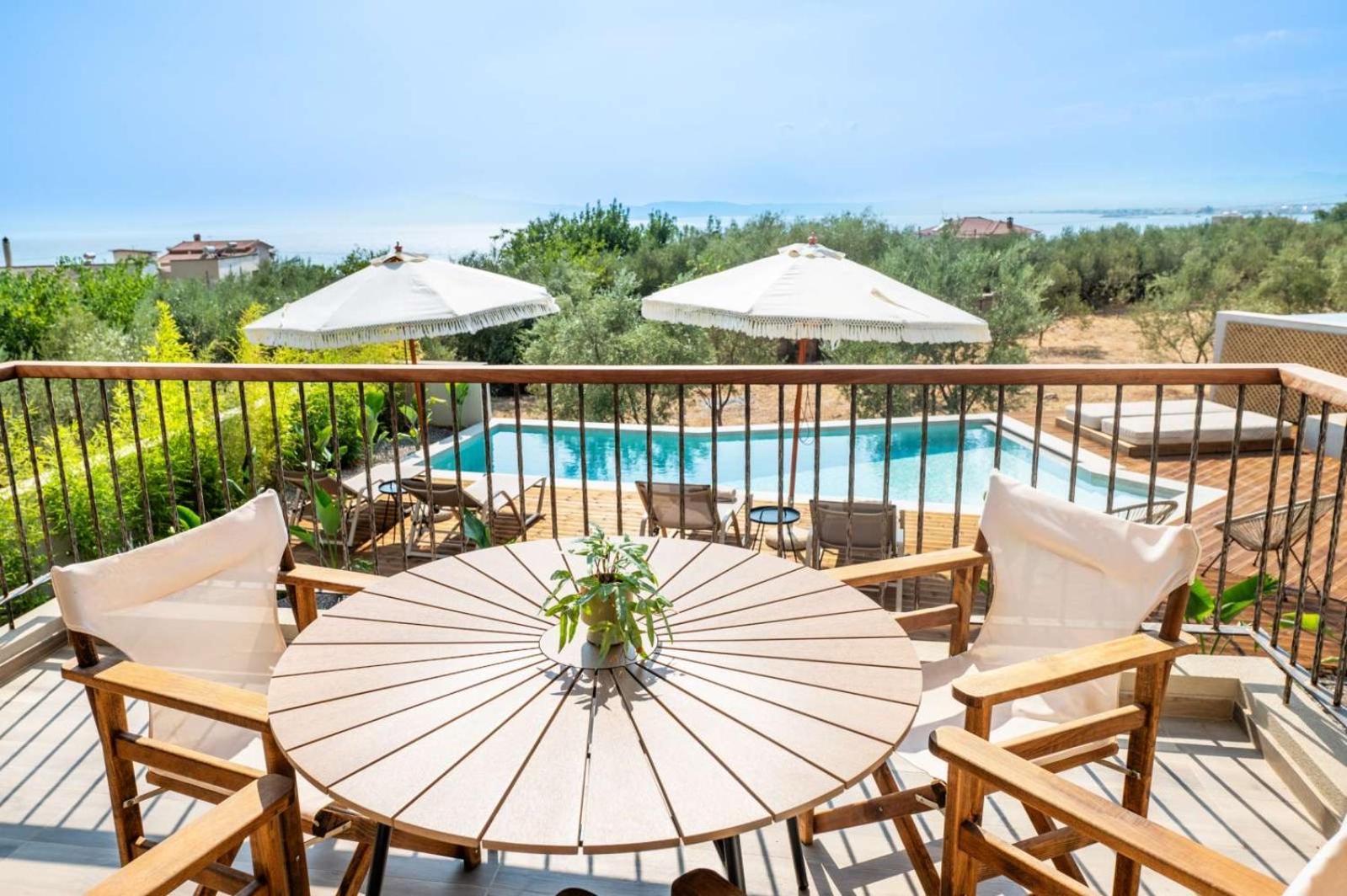 Petradi Suites Каламата Екстериор снимка