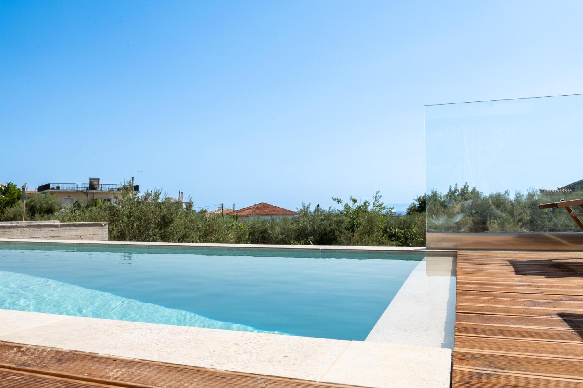 Petradi Suites Каламата Екстериор снимка