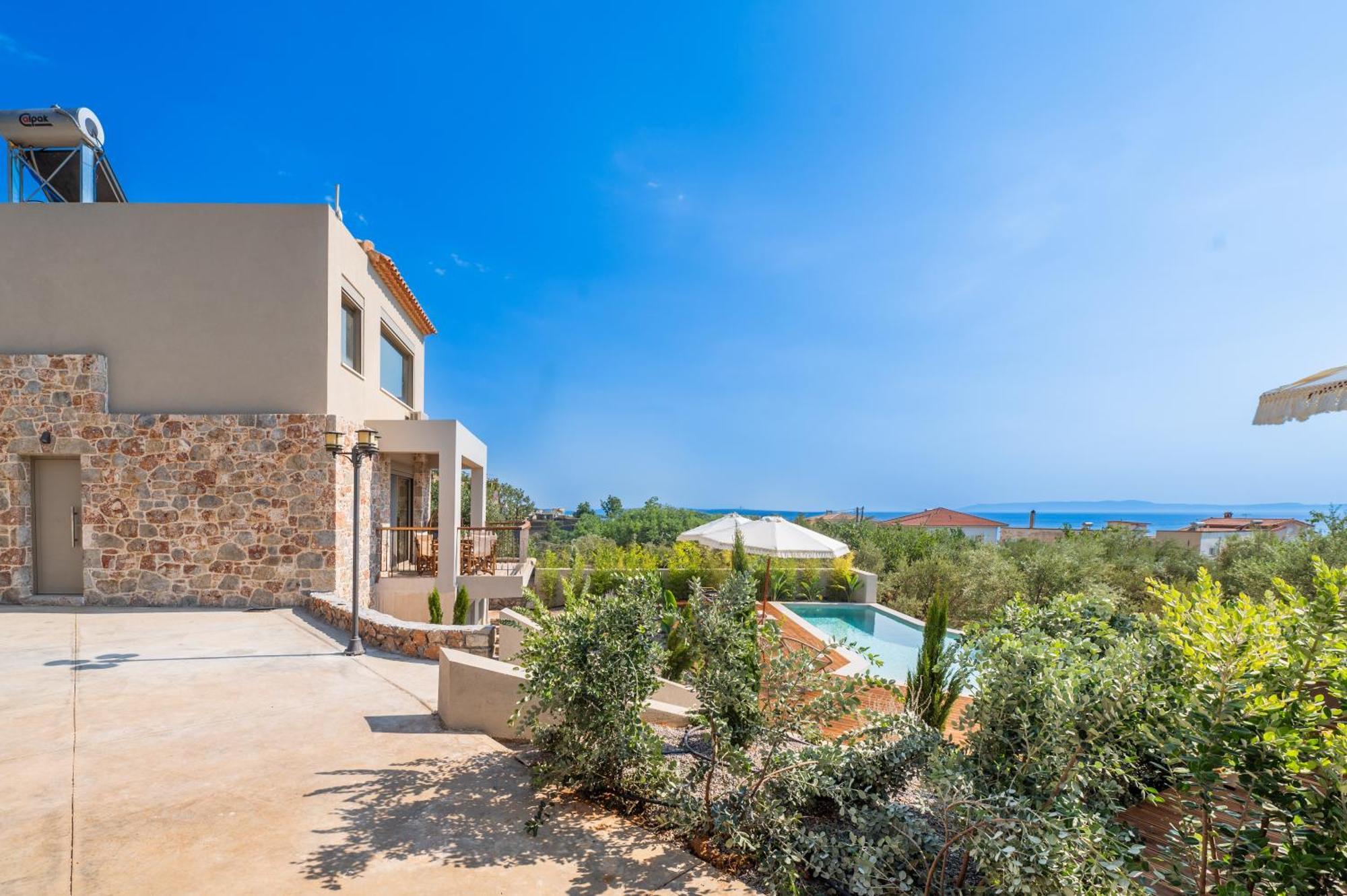Petradi Suites Каламата Екстериор снимка