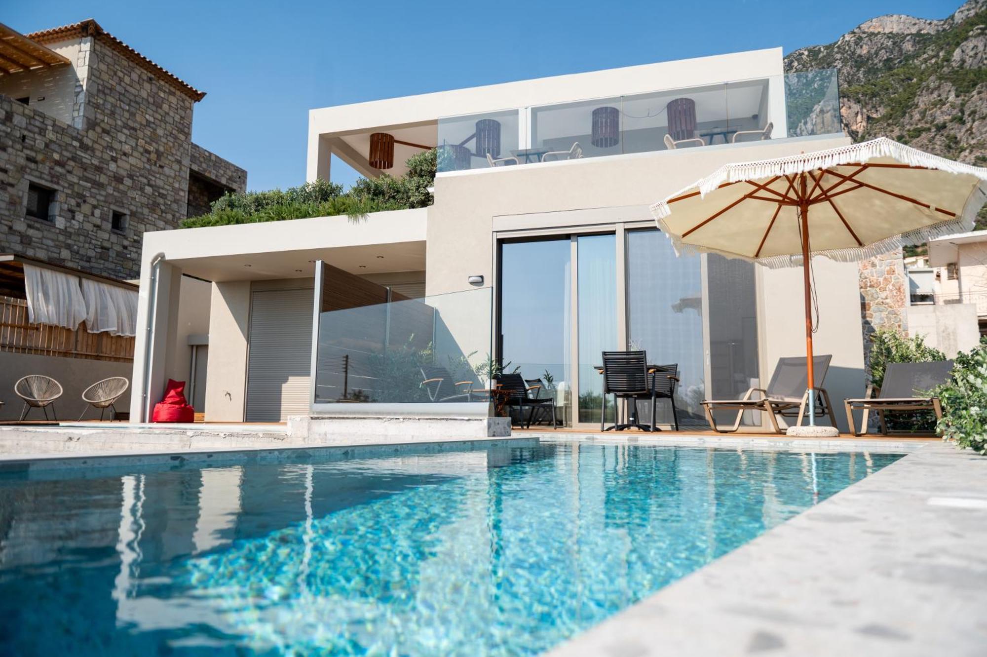 Petradi Suites Каламата Екстериор снимка