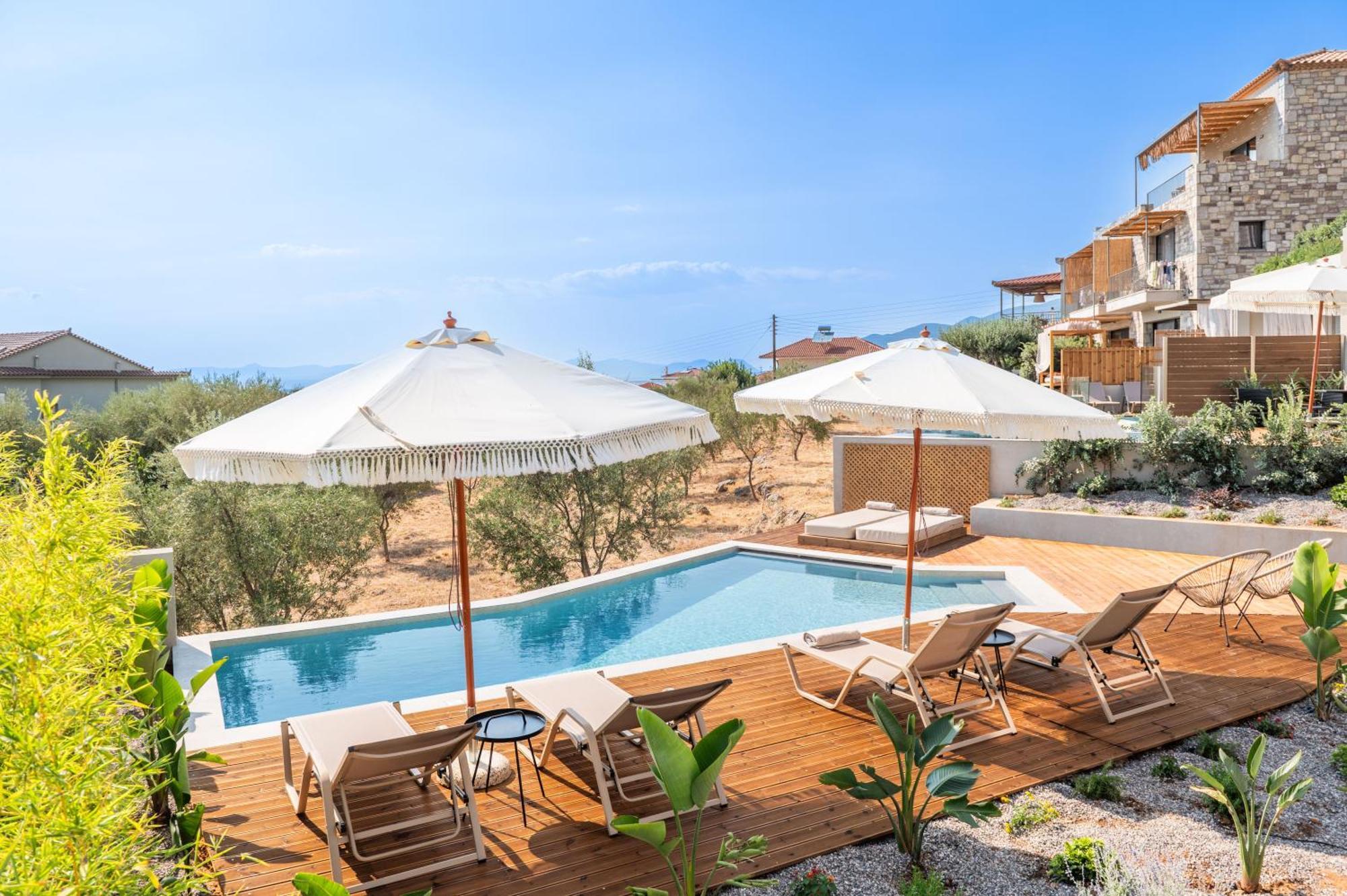 Petradi Suites Каламата Екстериор снимка