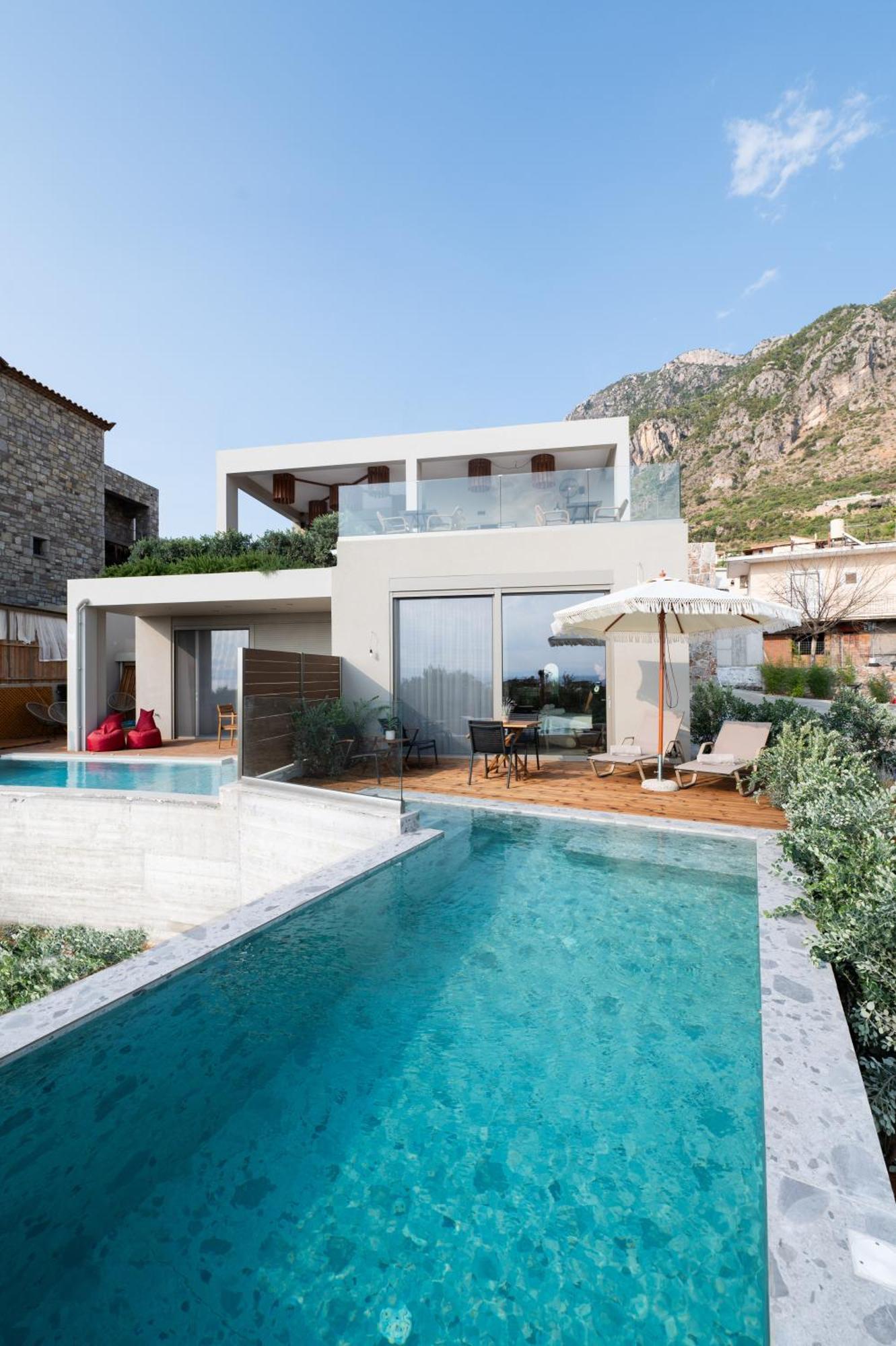 Petradi Suites Каламата Екстериор снимка
